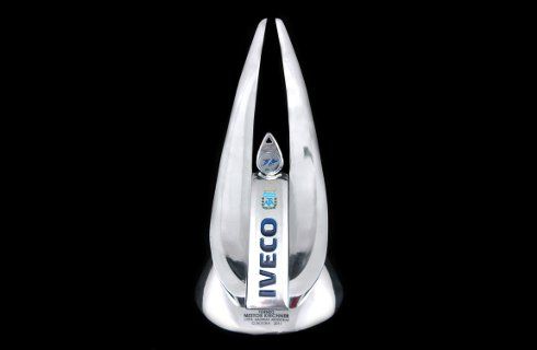 Iveco present� la copa del Torneo Clausura 2011