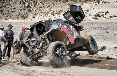 Espectacular vuelco de Sébastien Loeb