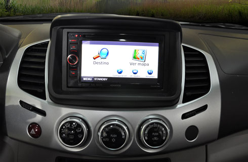 Mitsubishi L200 interior