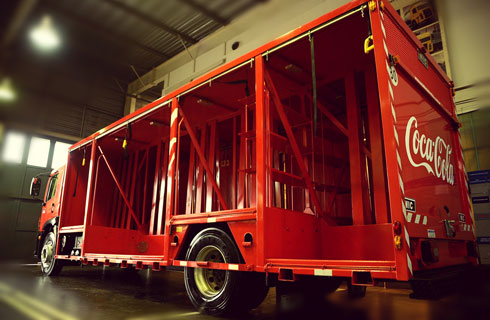 Volkswagen Constellation 13.180 Coca-Cola