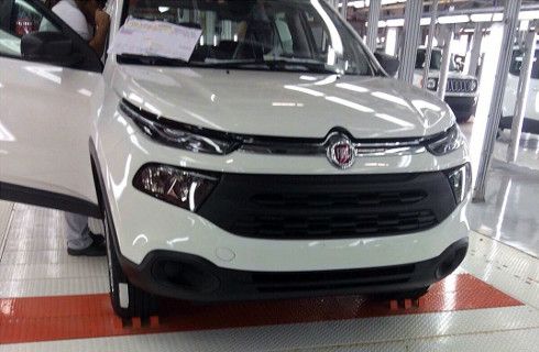 Más fotos espía confirman el diseño de la Fiat Toro