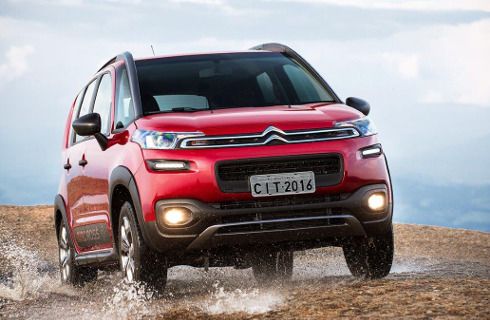 Mercedes comienza a “mostrar” su nuevo SLK