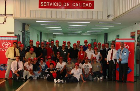 Toyota capacita estudiantes en su planta Zárate