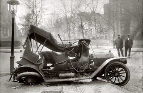 Un accidente de tránsito con casi 100 años de antiguedad