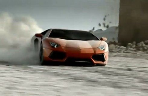 El nuevo Lamborghini Aventador sobrepasa la naturaleza