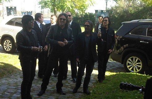 Kia, transporte oficial de Maná en Argentina