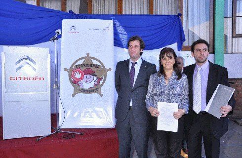 Segunda donación de Guardianes de la educación