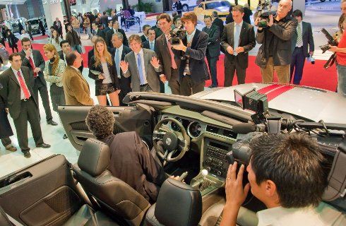Randazzo y Boudou visitaron el stand de Ford