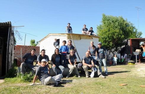 PSA construyó dos casas junto con Un techo para mi país