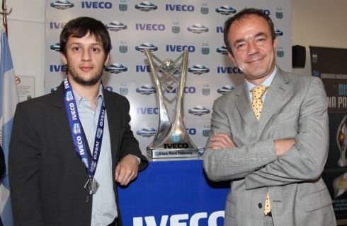 Iveco presentó la copa del Torneo Apertura 2011