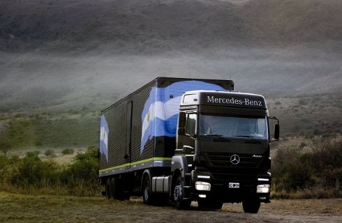 Mercedes-Benz, líder en ventas de vehículos comerciales