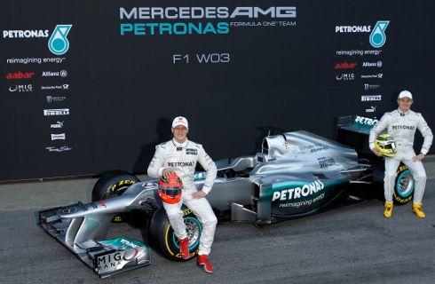 Mercedes-Benz, espera el semáforo verde