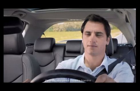 Agustín Pichot, protagonista del comercial del Peugeot 308