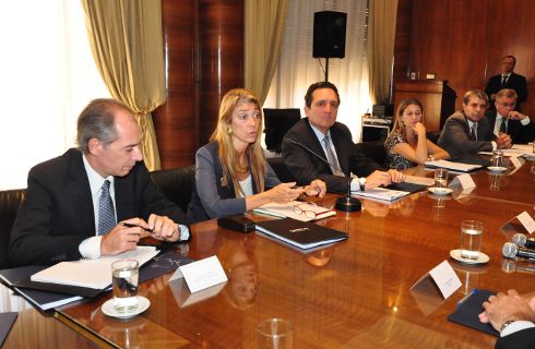 Presentan una red de laboratorios para homologar autopartes nacionales