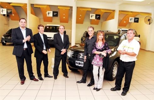 Renault entregó el Duster sorteado en redes sociales