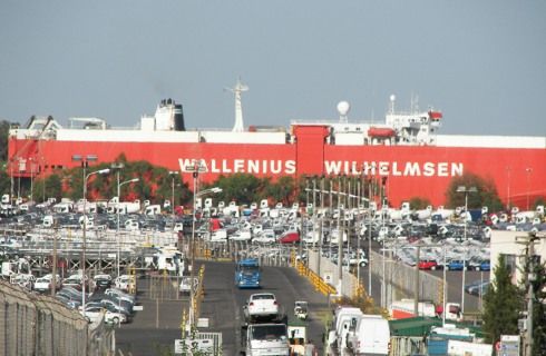 Gobierno pide a automotrices exportar más a México