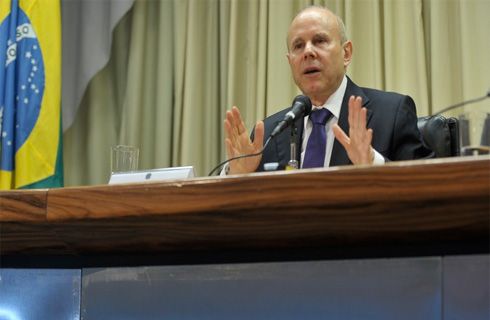 Brasil reduce impuestos internos para abaratar los autos