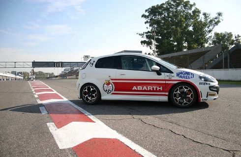 Nuevo ensayo del Abarth Punto Competizione