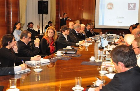 El Gobierno acordó con terminales y autopartistas sustituir importaciones de aceros