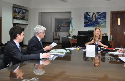 John Deere presentará su línea de tractores y cosechadoras nacionales