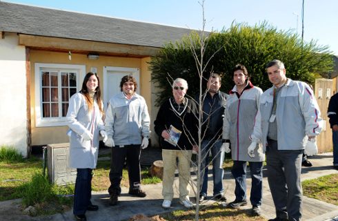 Voluntarios de PSA Peugeot Citroën Argentina plantaron árboles