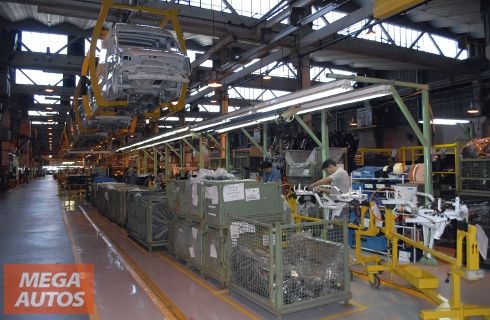La producción de autos sigue en caída, en junio descendió un 34%