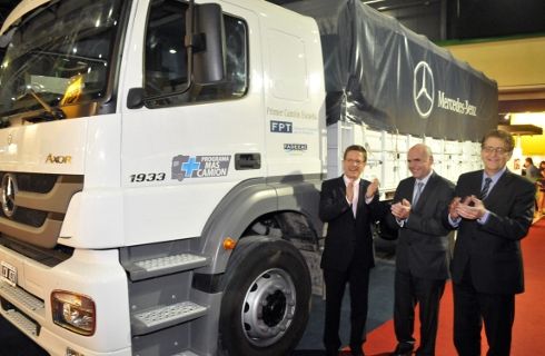 Mercedes-Benz aporta el primer camión escuela a FADEEAC