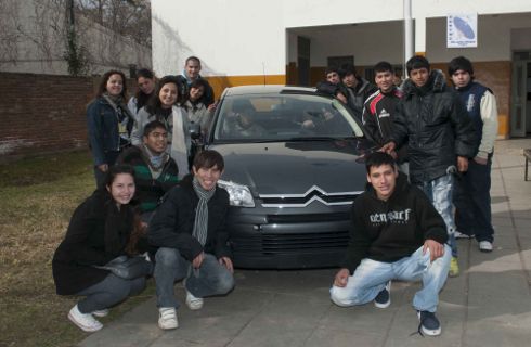 Guardianes de la Educación donó un C4 en Tigre