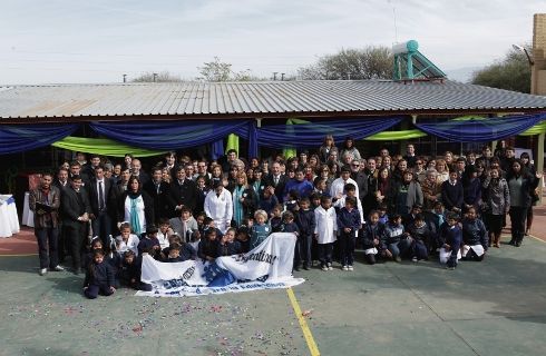 Ford y sus concesionarios reinauguraron una escuela