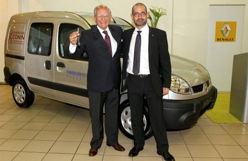 La fundación Renault donó una Kangoo a CONIN