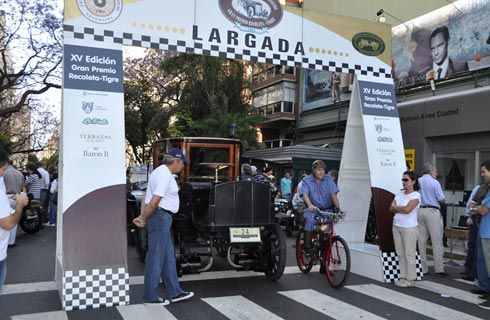 El fin de semana corren los autos y motos más antiguos del país