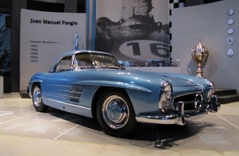 Ferrari rinde tributo a Pininfarina con su 599 SA Aperta