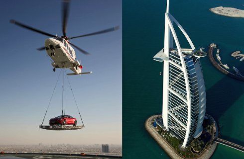Un Aston Martin volando sobre Dubai