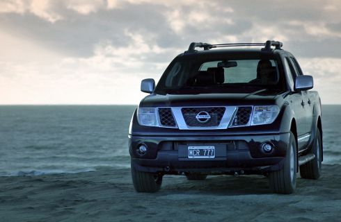 Nissan presenta la Frontier 2013 y suma una nueva versión