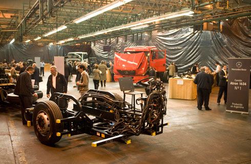 Mercedes-Benz avanza en la integración local de componentes
