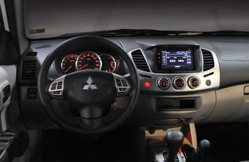 Mitsubishi L200 con nueva pantalla táctil
