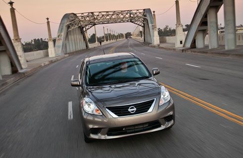 Mercedes-Benz C-350 Elegance: Identidad asegurada