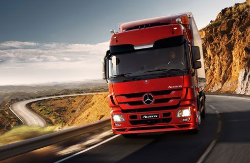 Mercedes-Benz amplía su atención a flotas de camiones