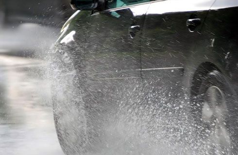 Cómo evitar situaciones de riesgo al volante en días de lluvia