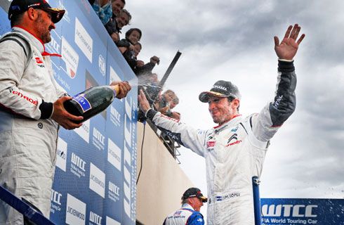 Pechito López largó último, ganó la carrera y es líder