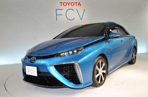 Toyota presentó el FCV de producción, impulsado a hidrógeno