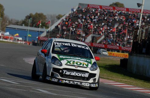 Juan Manuel Fangio ganó la carrera especial en los 200km de Buenos Aires