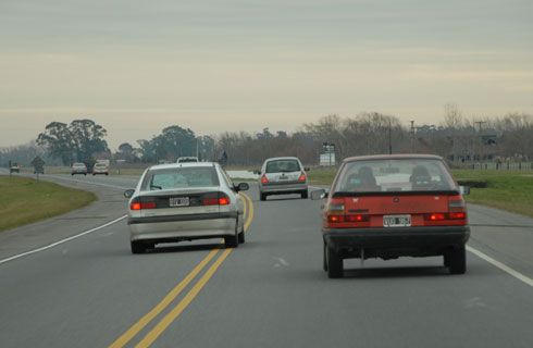 Sobrepasos incorrectos, la principal causa de muerte en accidentes viales