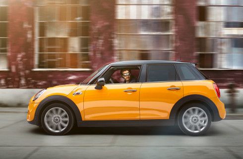 MINI creó lentes con proyector de datos