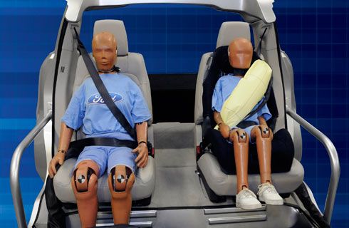 Según estudio de Ford, 1 de cada 3 personas no usa el cinturón de seguridad trasero