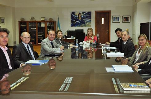 Más dólares para las automotrices