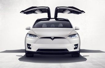 Tesla presentó el Model X en Estados Unidos