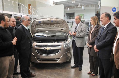 General Motors y sus concesionarios realizaron nuevas donaciones de vehículos