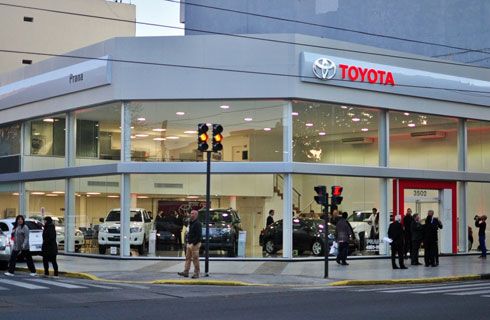 Toyota inauguró un nuevo concesionario en Devoto