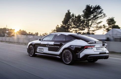 Jugadores del Barça prueban la tecnología de conducción autónoma de Audi